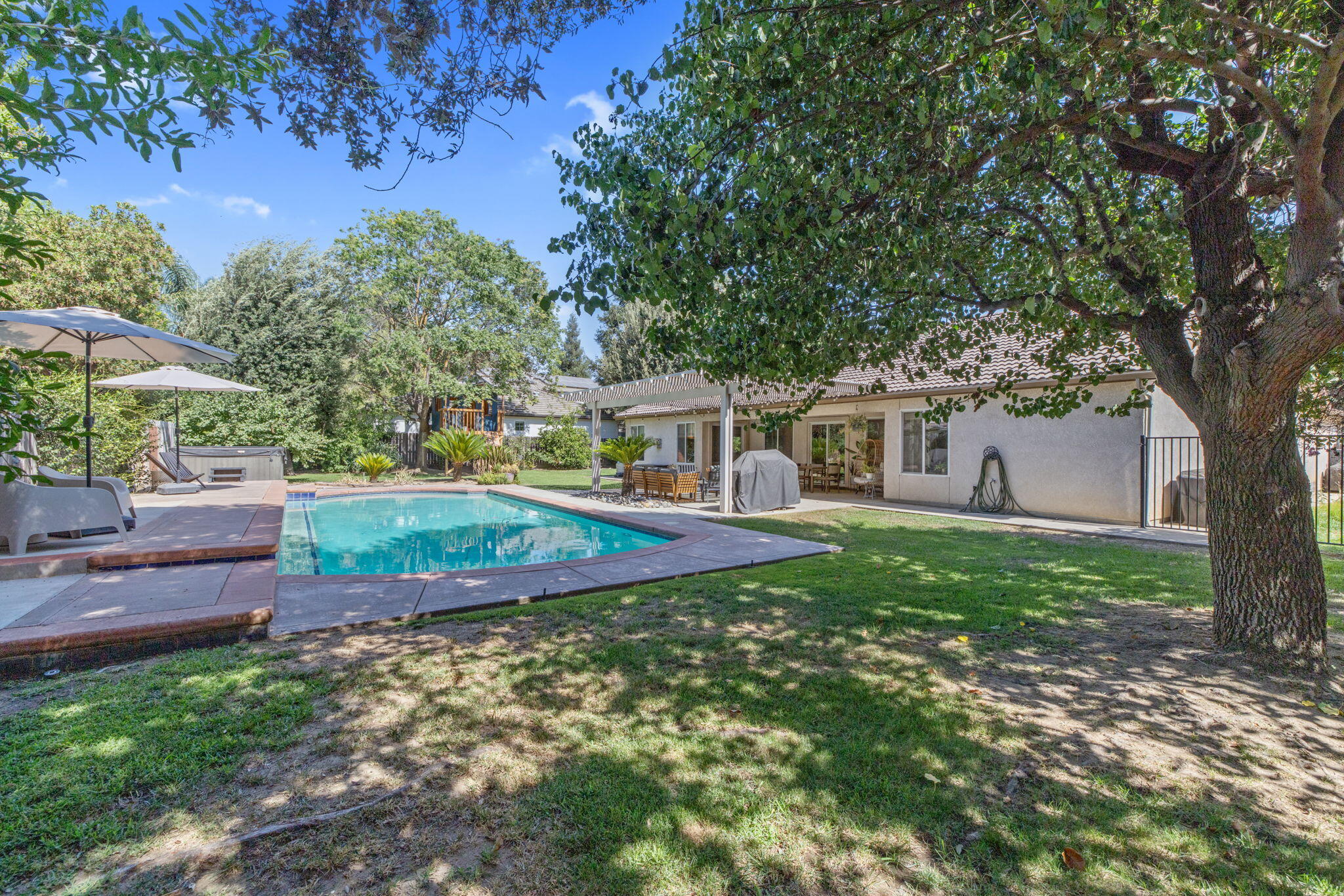 3306 W Taylor Ave, Visalia, CA 93291