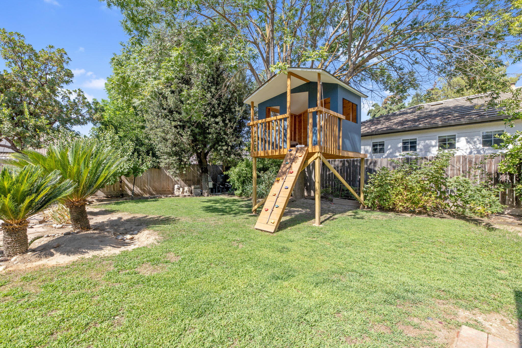 3306 W Taylor Ave, Visalia, CA 93291