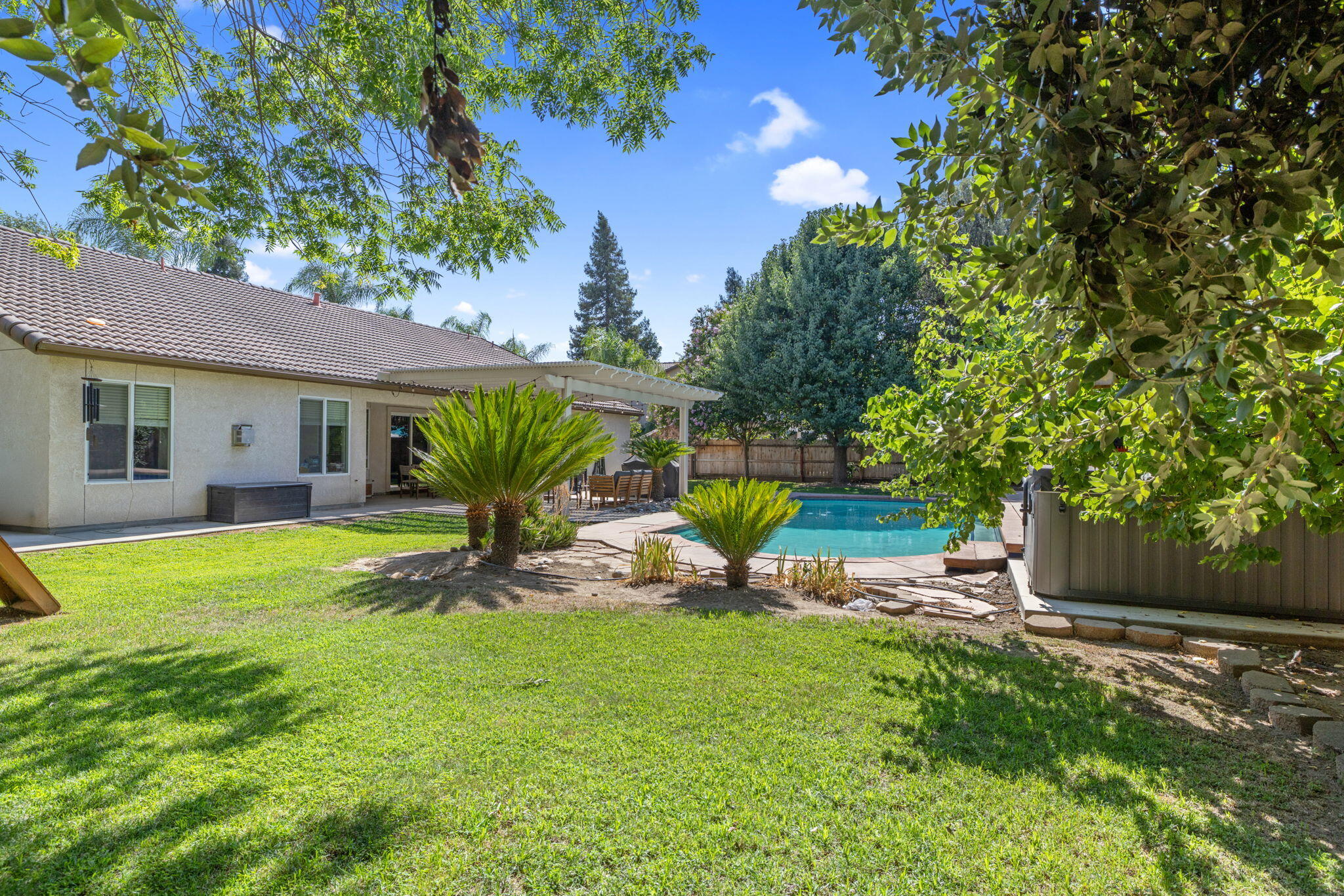 3306 W Taylor Ave, Visalia, CA 93291