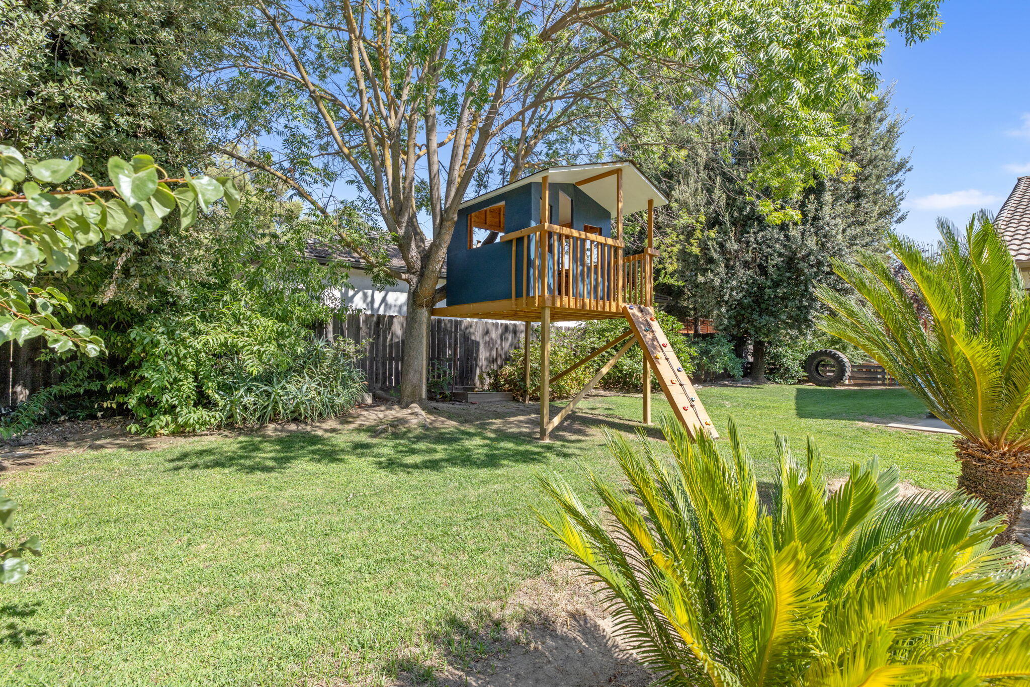 3306 W Taylor Ave, Visalia, CA 93291