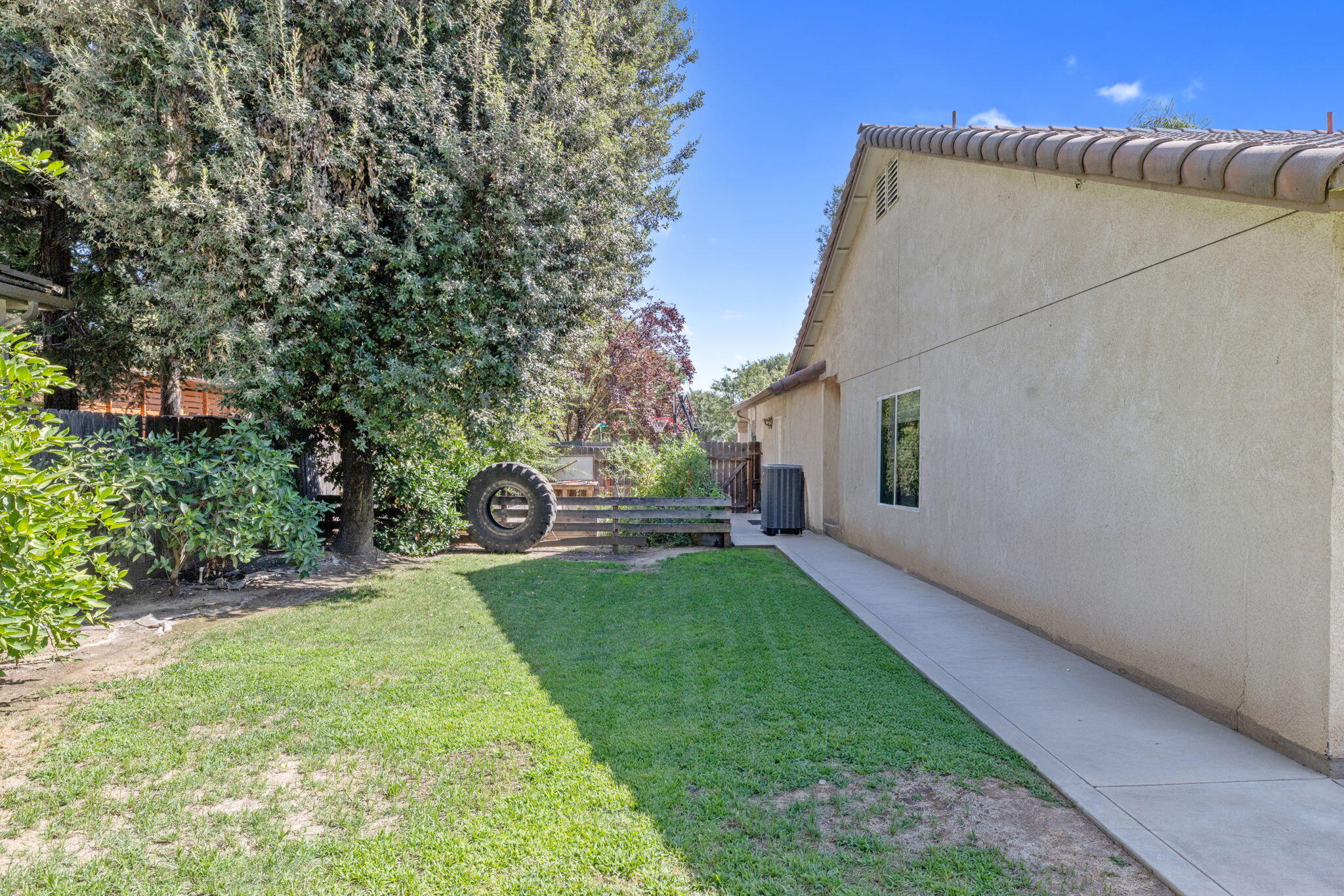 3306 W Taylor Ave, Visalia, CA 93291