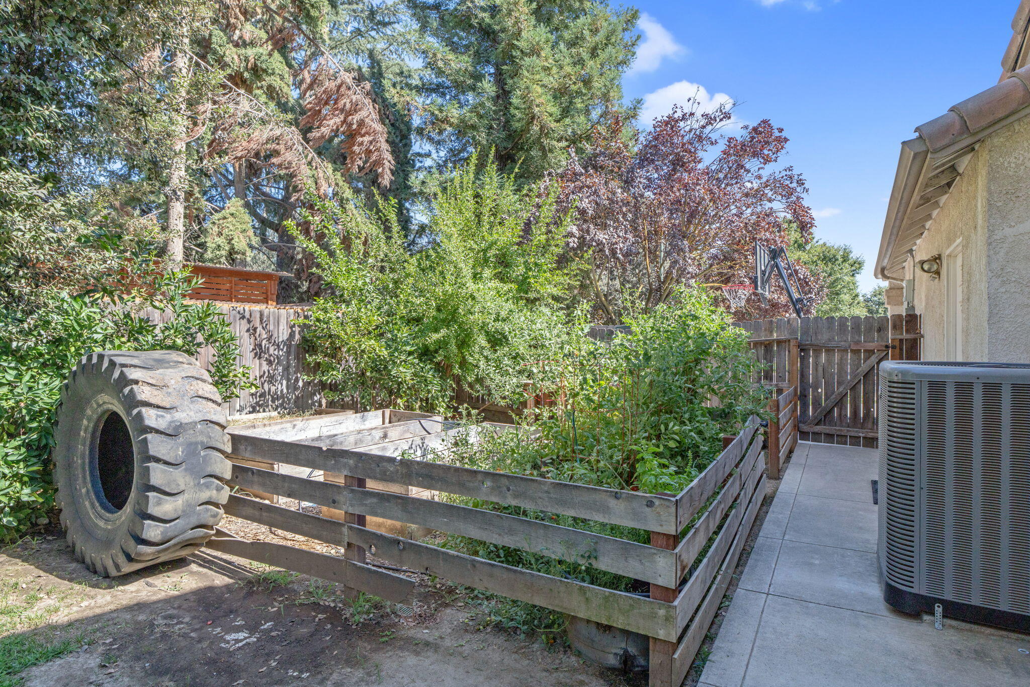 3306 W Taylor Ave, Visalia, CA 93291