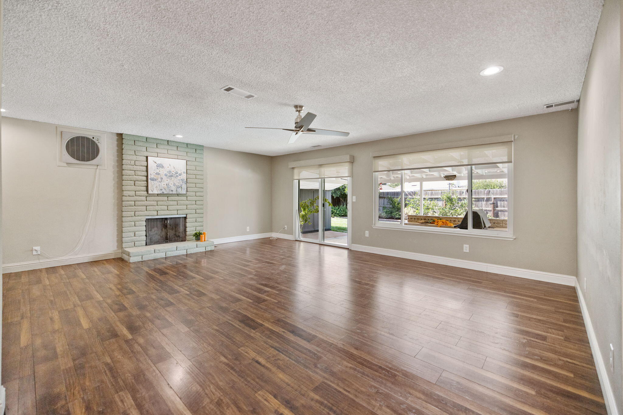 3500 W Hillsdale Ave, Visalia, CA 93291