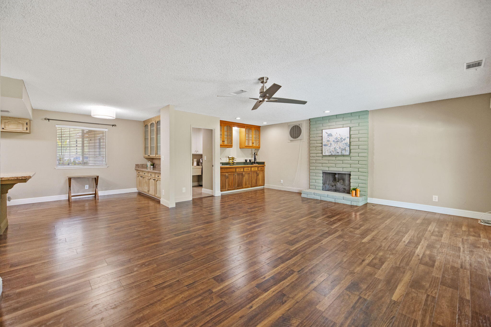 3500 W Hillsdale Ave, Visalia, CA 93291