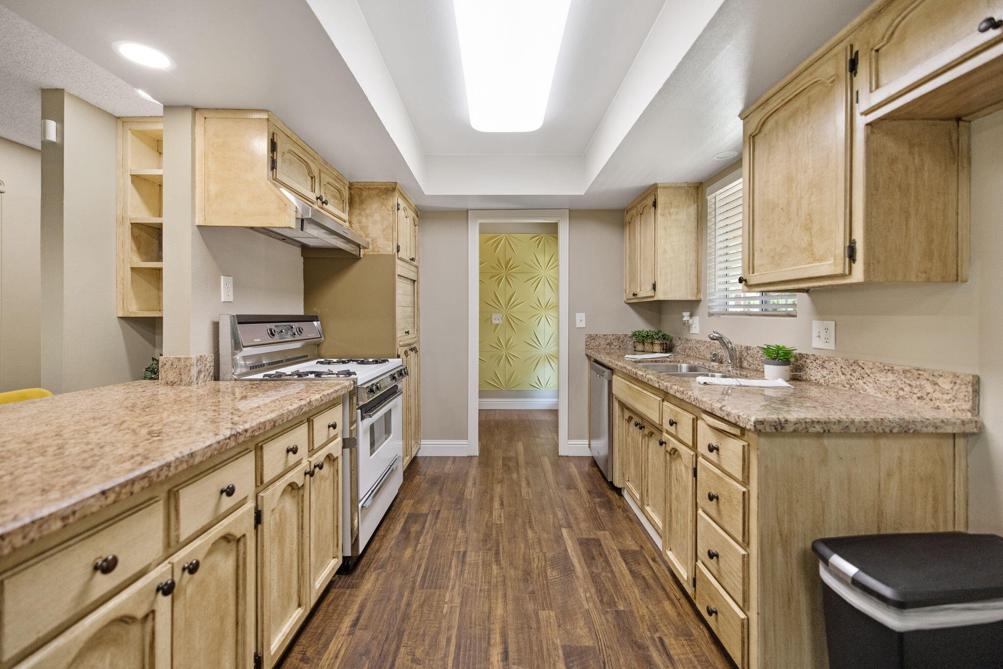 3500 W Hillsdale Ave, Visalia, CA 93291