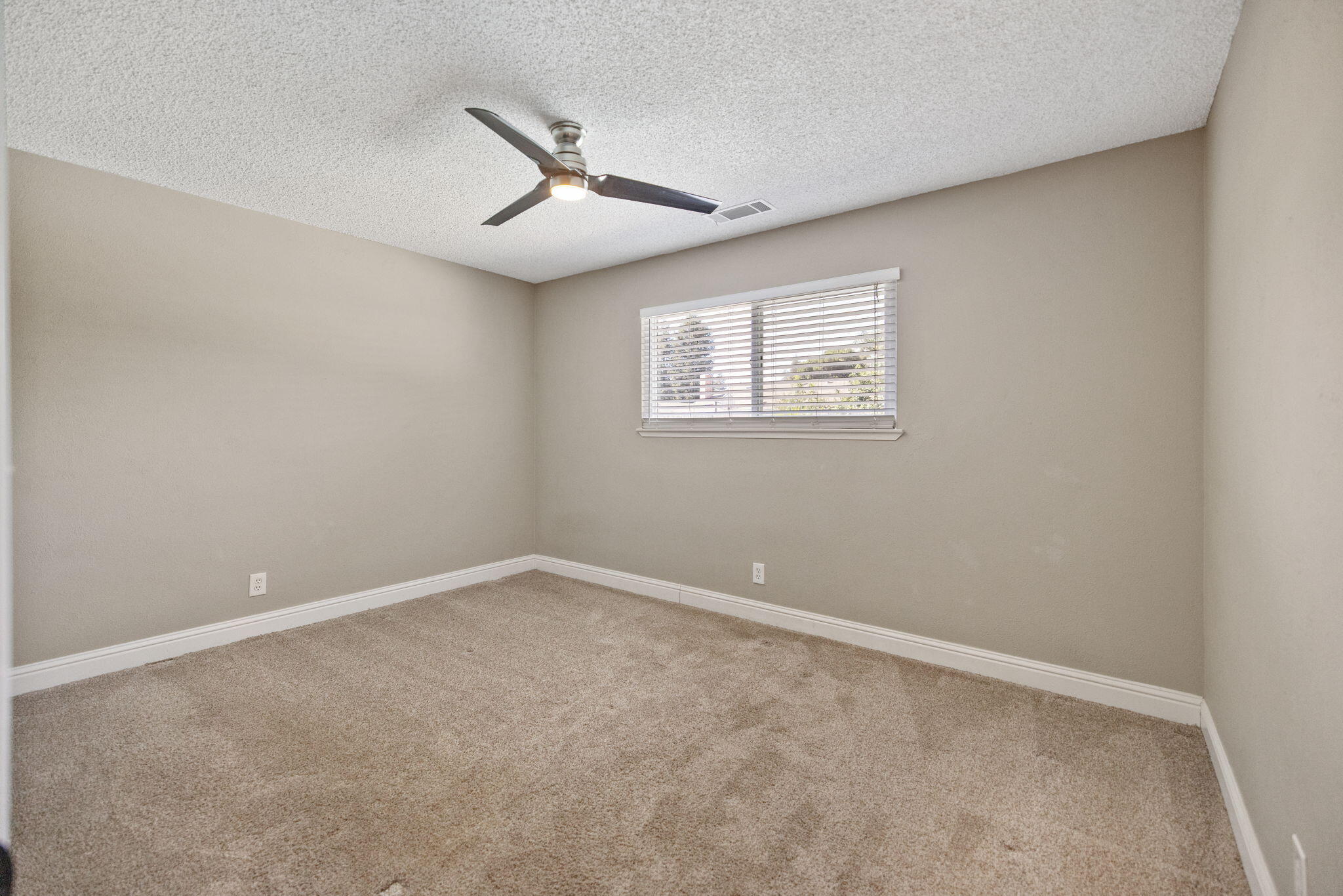 3500 W Hillsdale Ave, Visalia, CA 93291