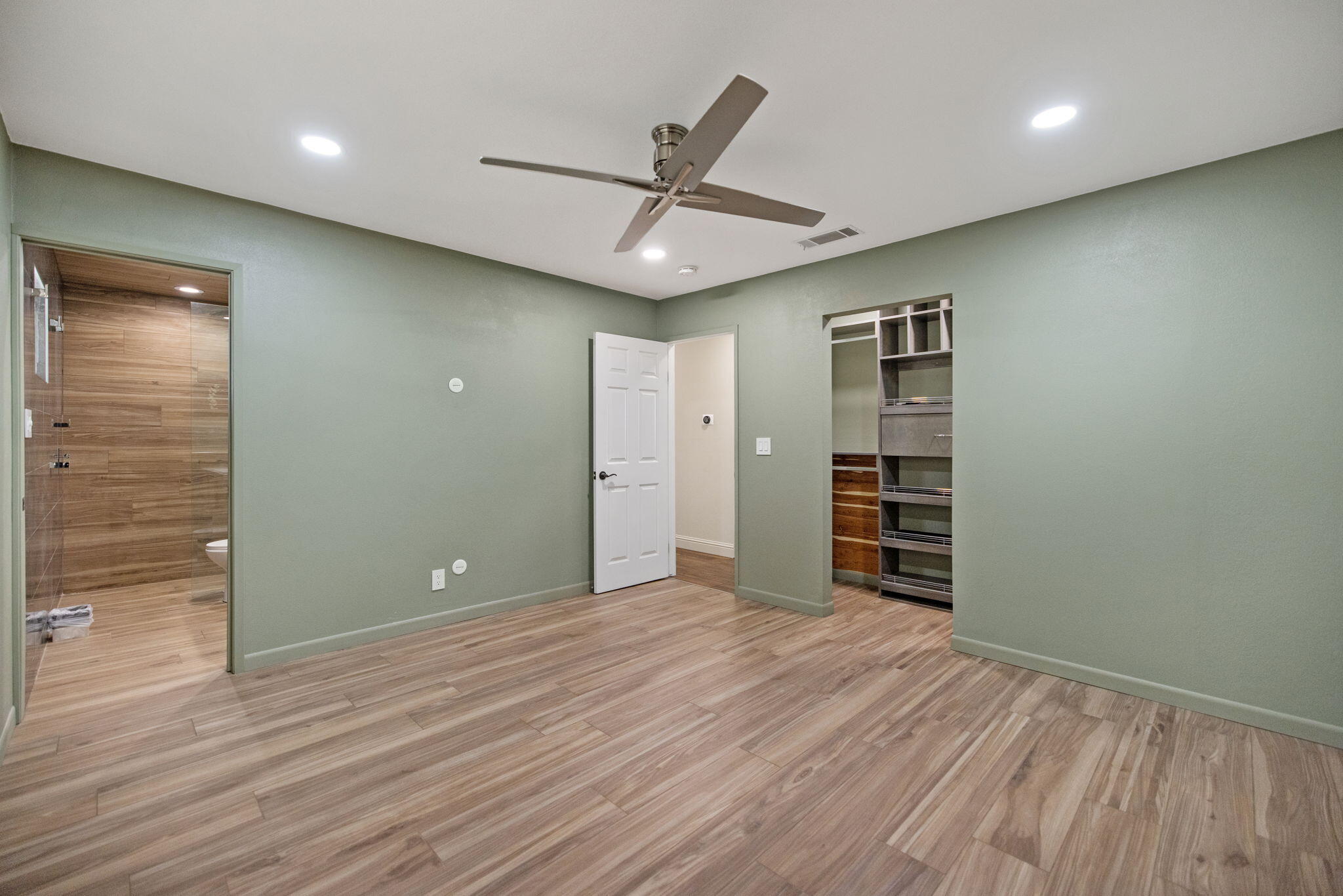 3500 W Hillsdale Ave, Visalia, CA 93291
