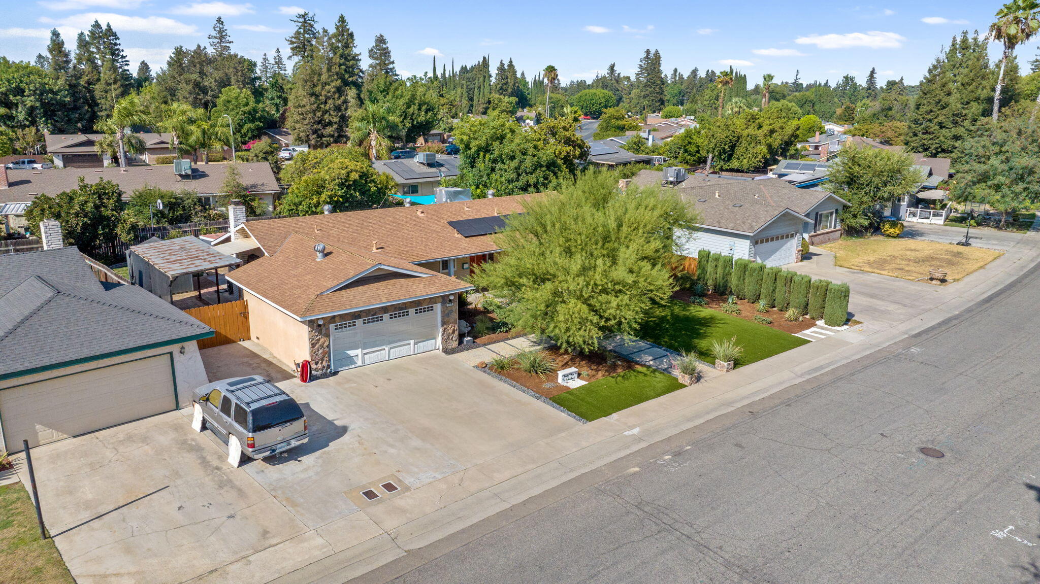3500 W Hillsdale Ave, Visalia, CA 93291