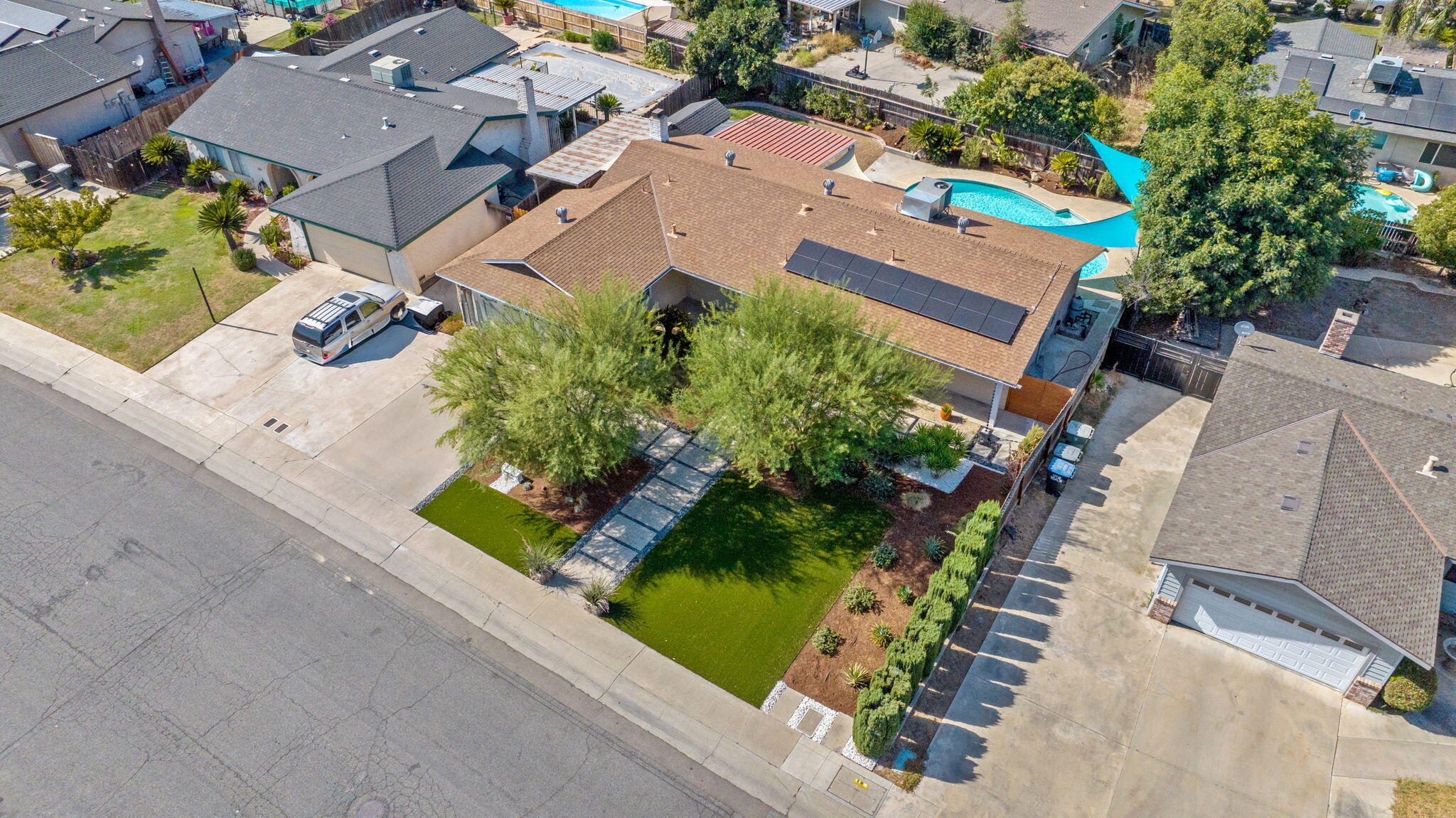 3500 W Hillsdale Ave, Visalia, CA 93291