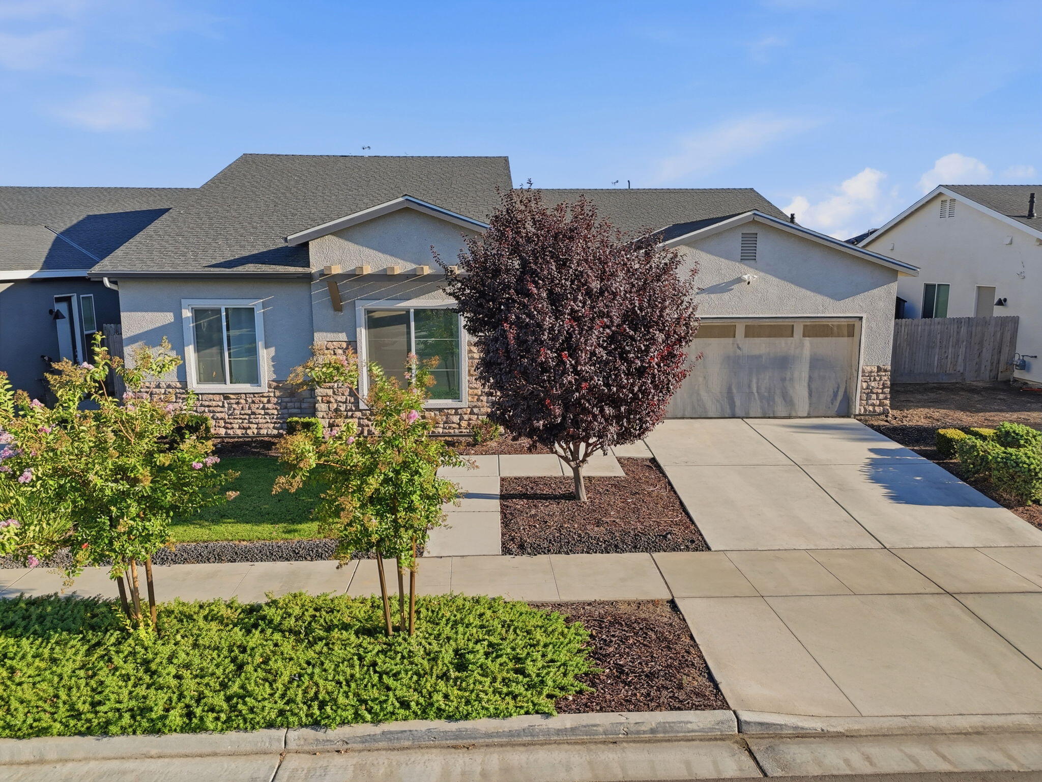 2407 W Andrew Ln, Hanford, CA 93230