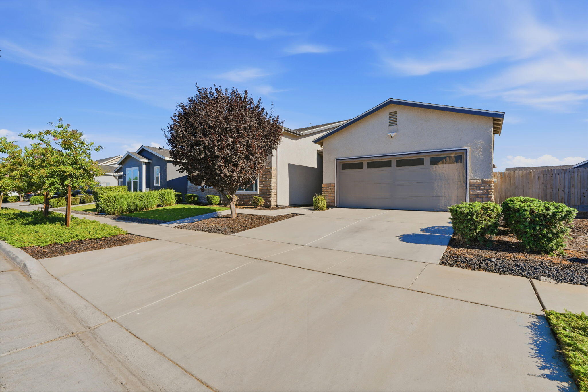 2407 W Andrew Ln, Hanford, CA 93230