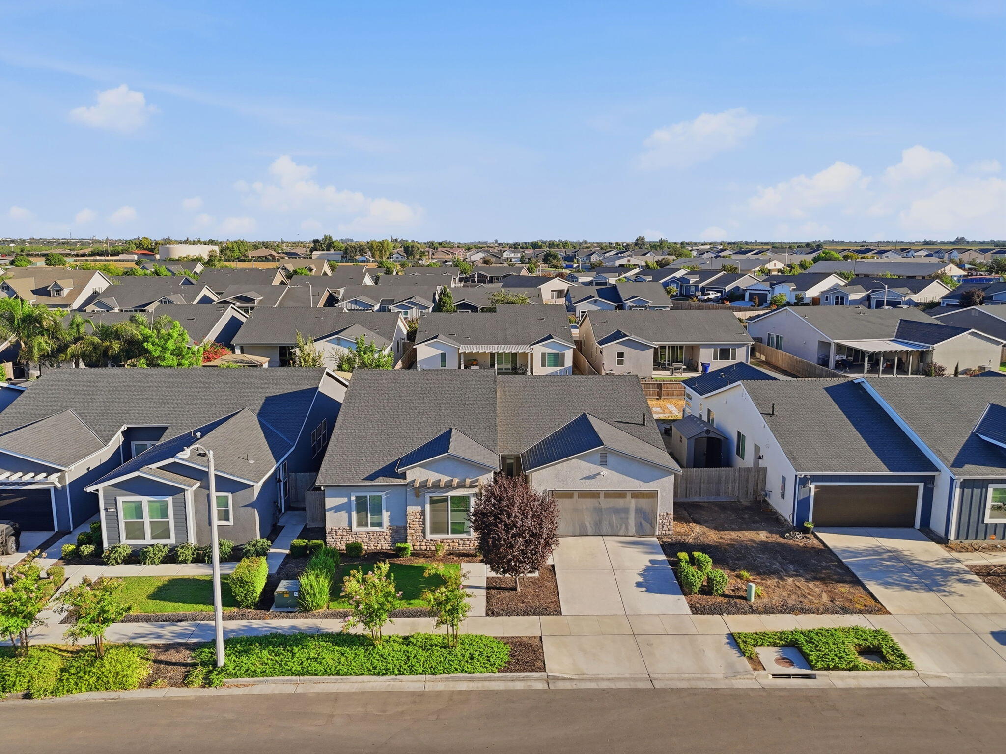 2407 W Andrew Ln, Hanford, CA 93230