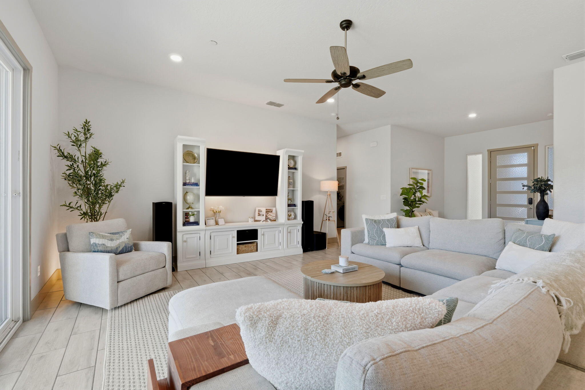 2407 W Andrew Ln, Hanford, CA 93230