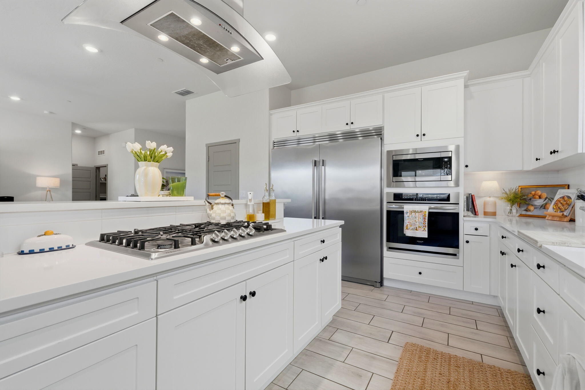 2407 W Andrew Ln, Hanford, CA 93230