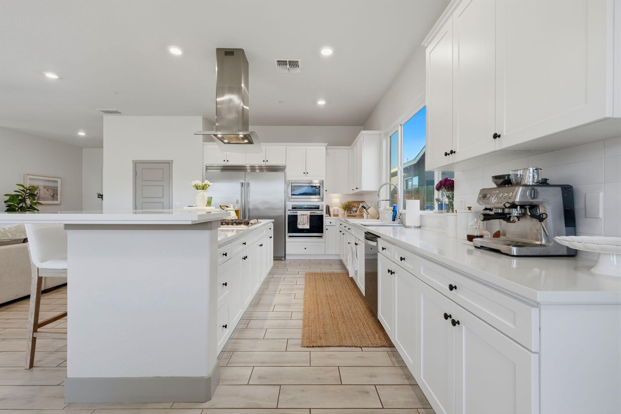 2407 W Andrew Ln, Hanford, CA 93230