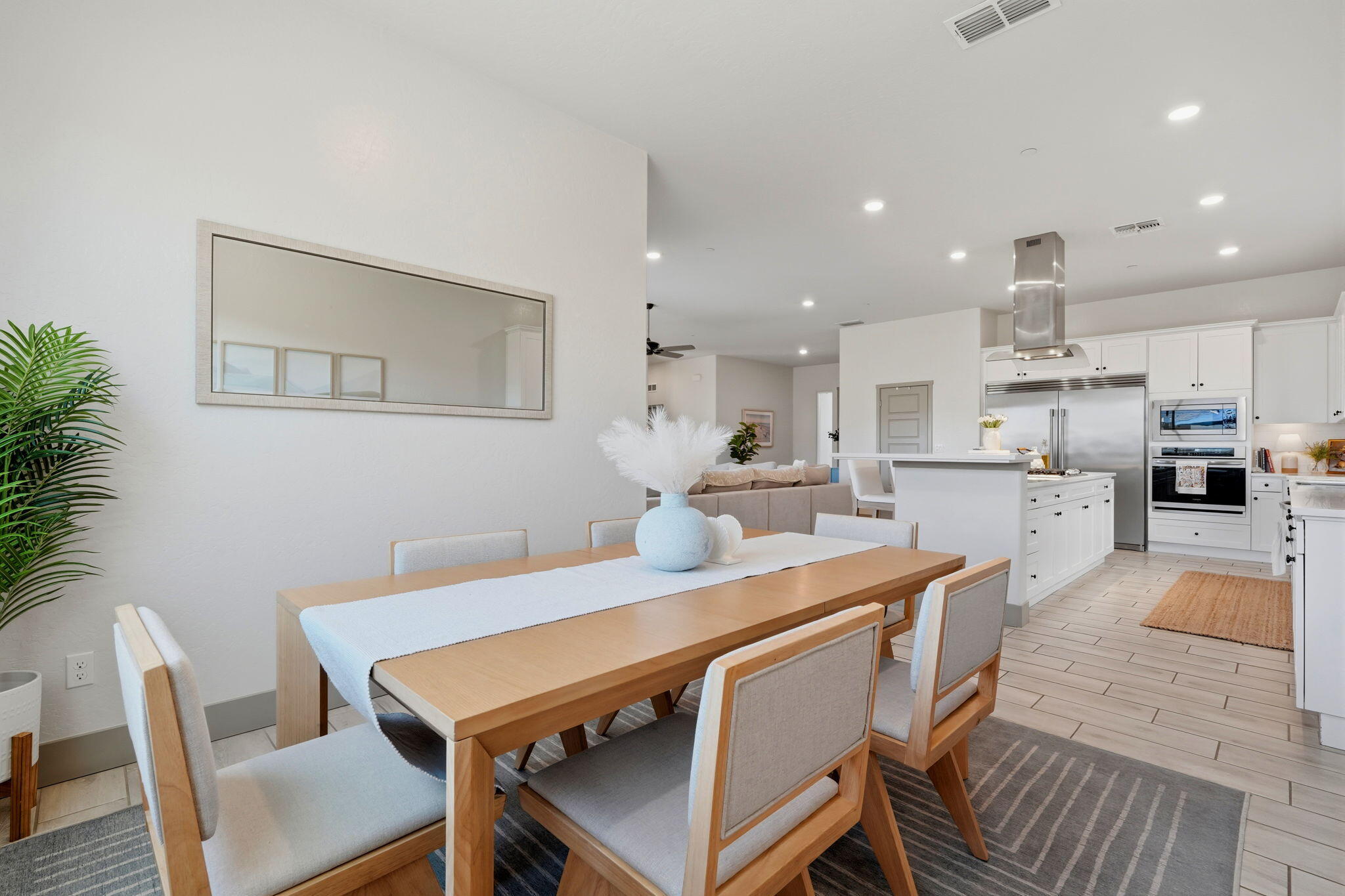 2407 W Andrew Ln, Hanford, CA 93230