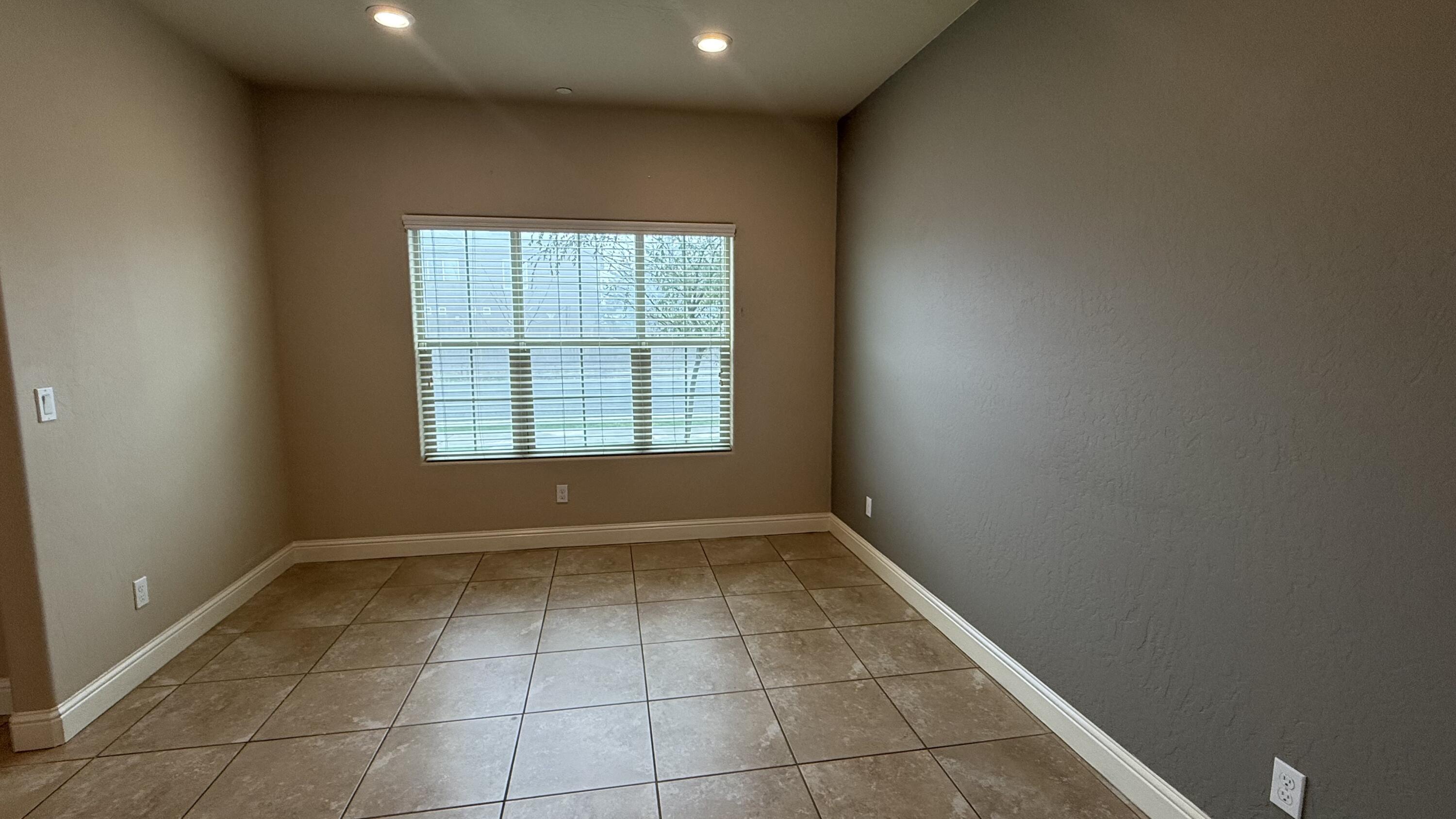 2315 N Elm St, Visalia, CA 93291