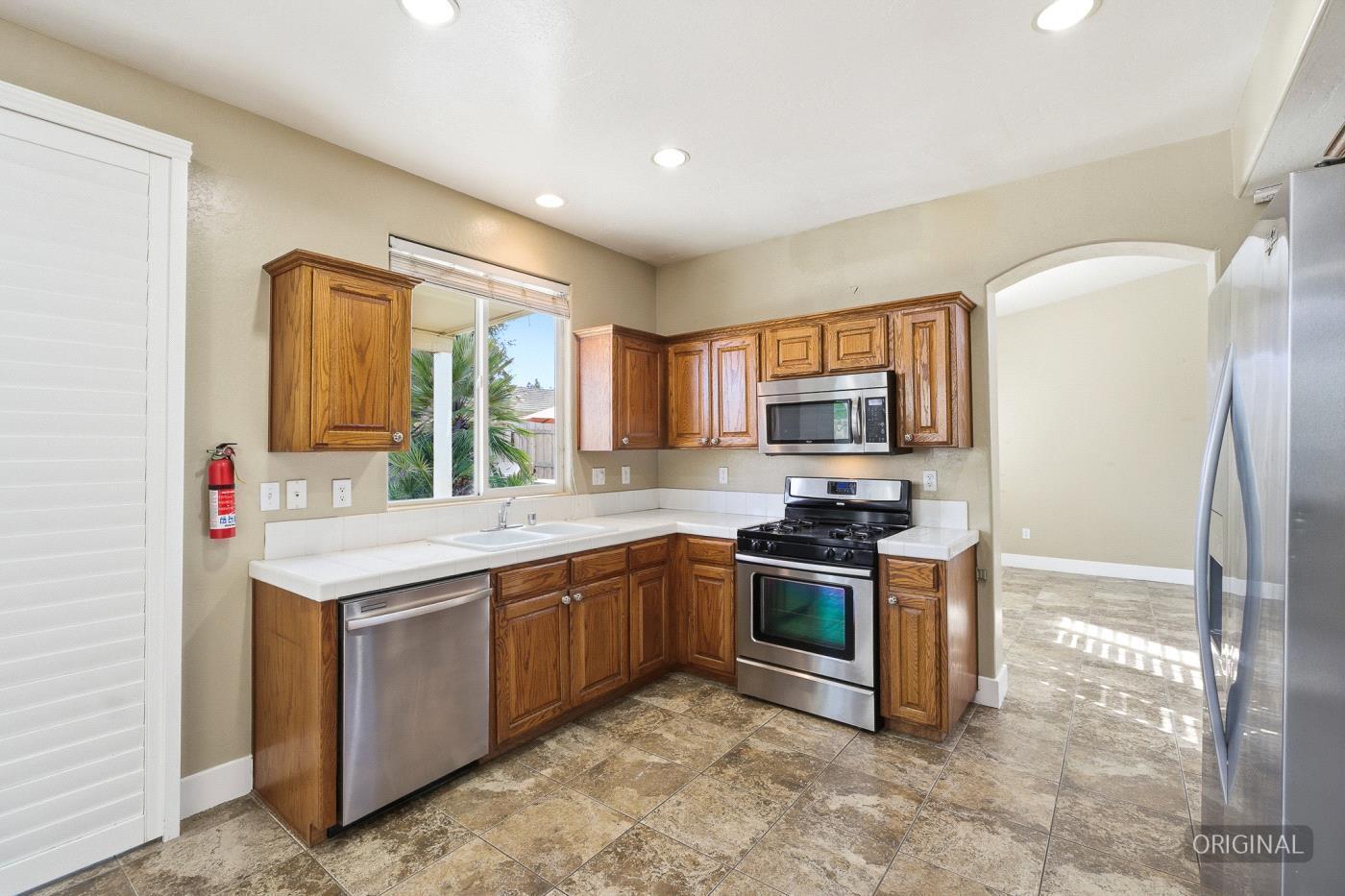 6229 W Ceres Ave, Visalia, CA 93291