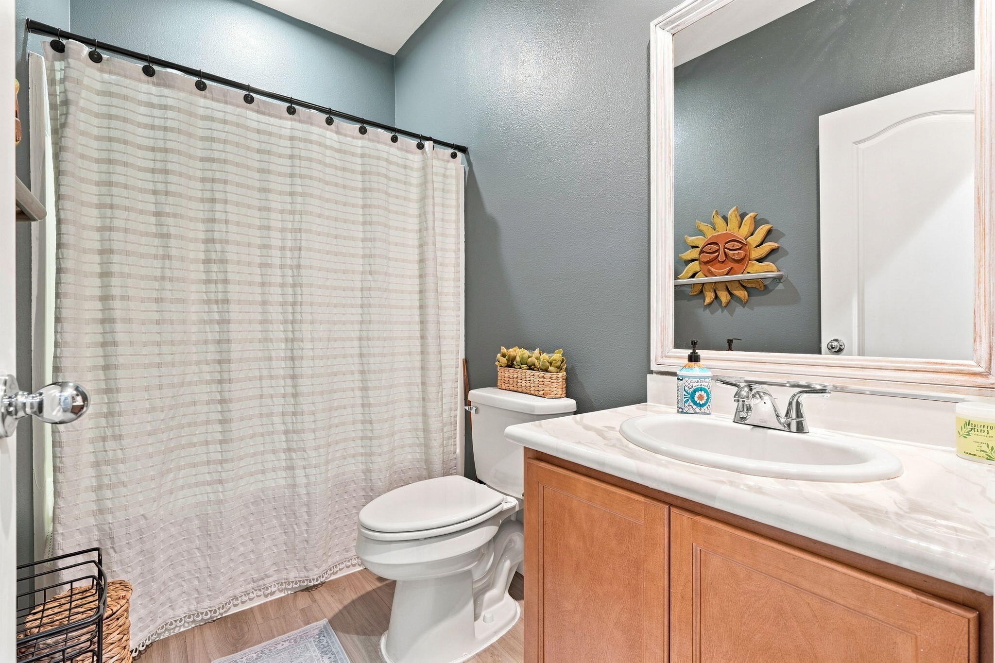 3911 W Buena Vista Ave, Visalia, CA 93291