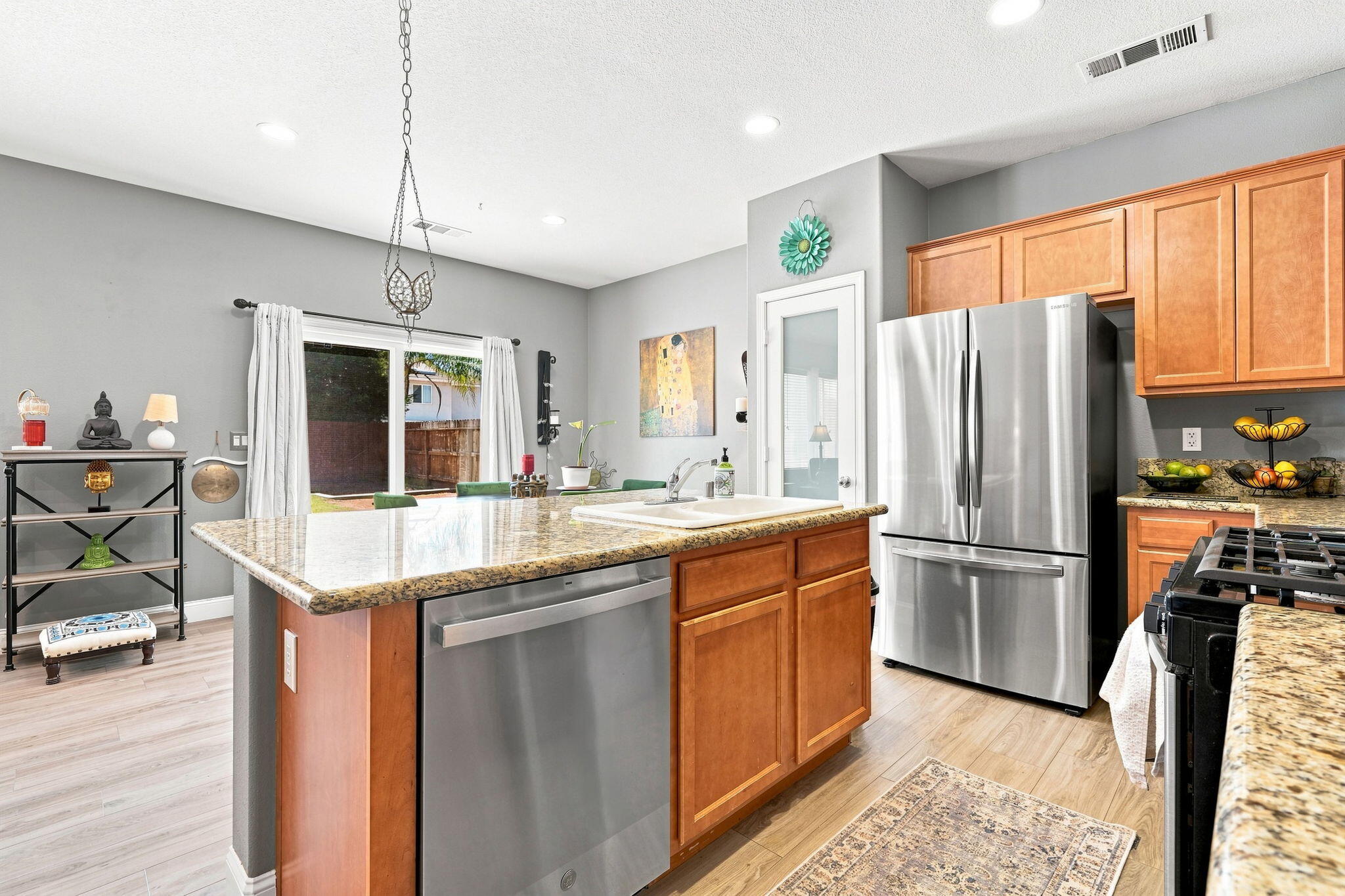3911 W Buena Vista Ave, Visalia, CA 93291