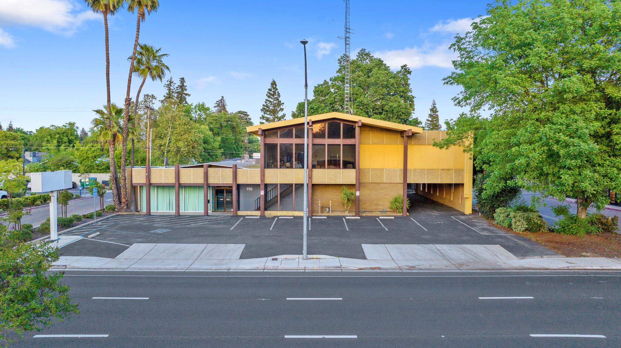 750 S Mooney Blvd, Visalia, CA 93277