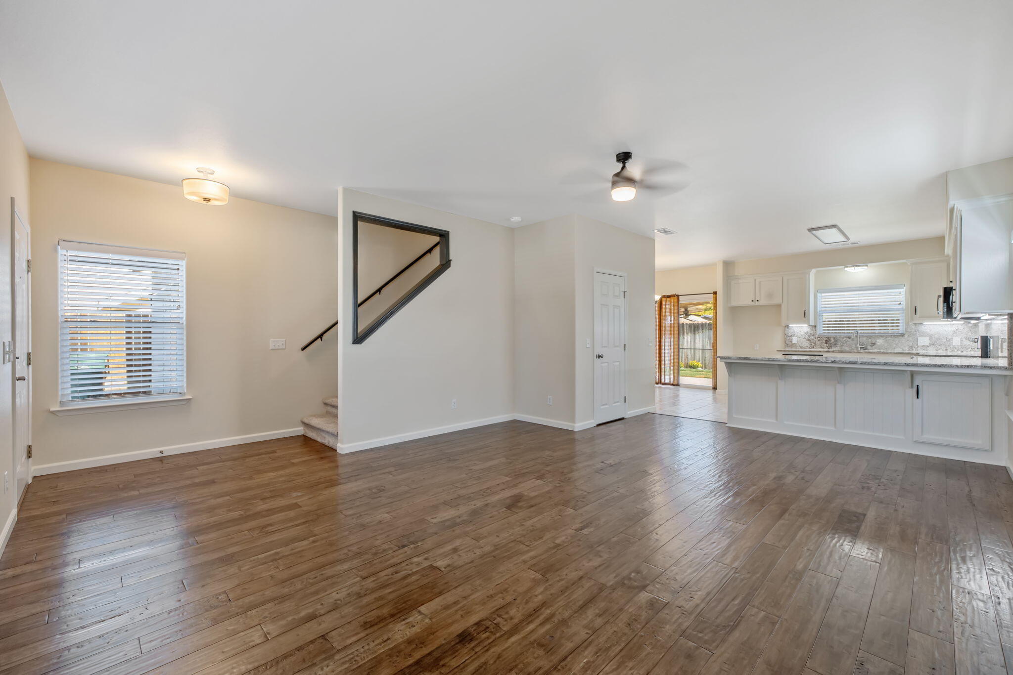 1155 Meadow Ave, Exeter, CA 93221