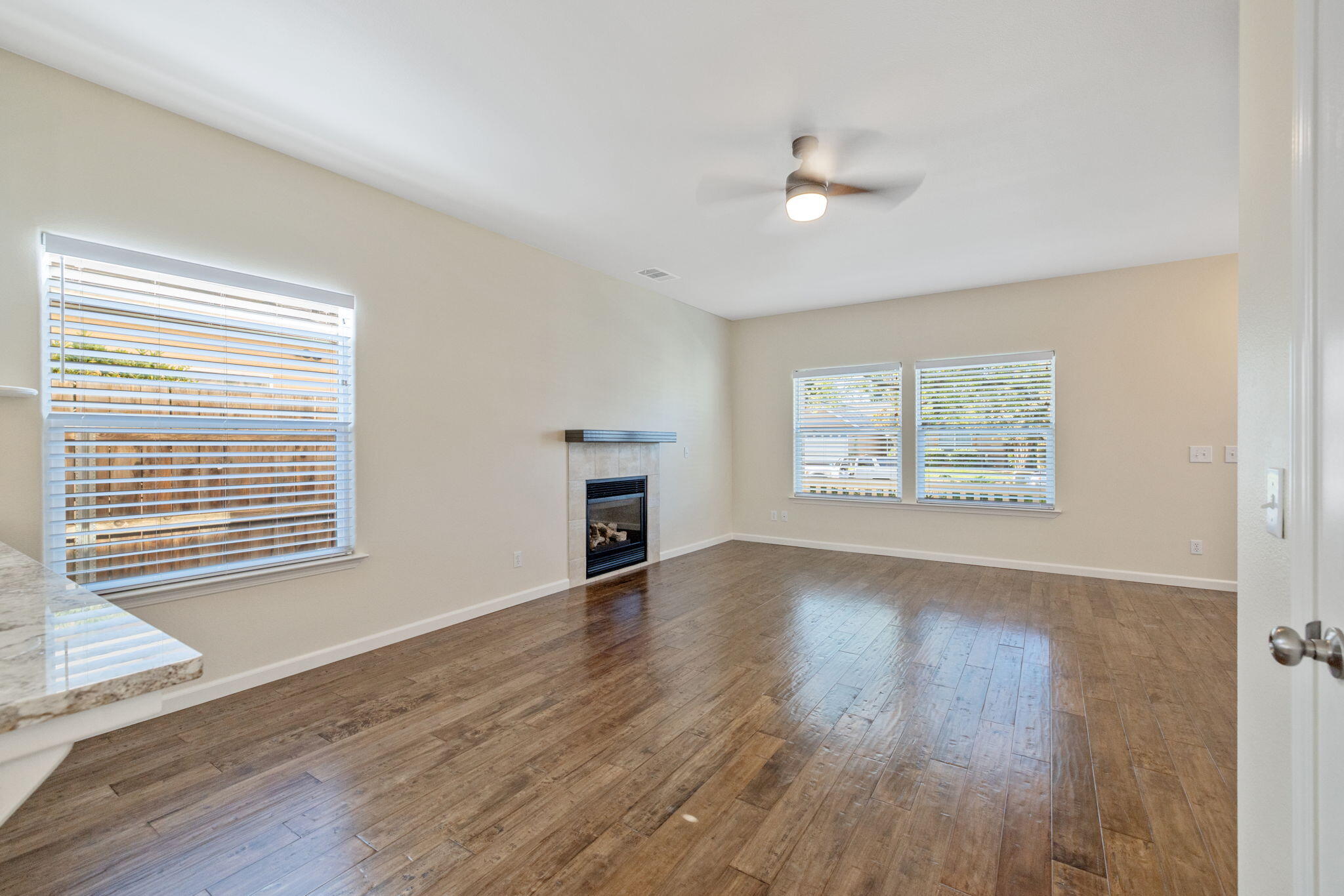 1155 Meadow Ave, Exeter, CA 93221