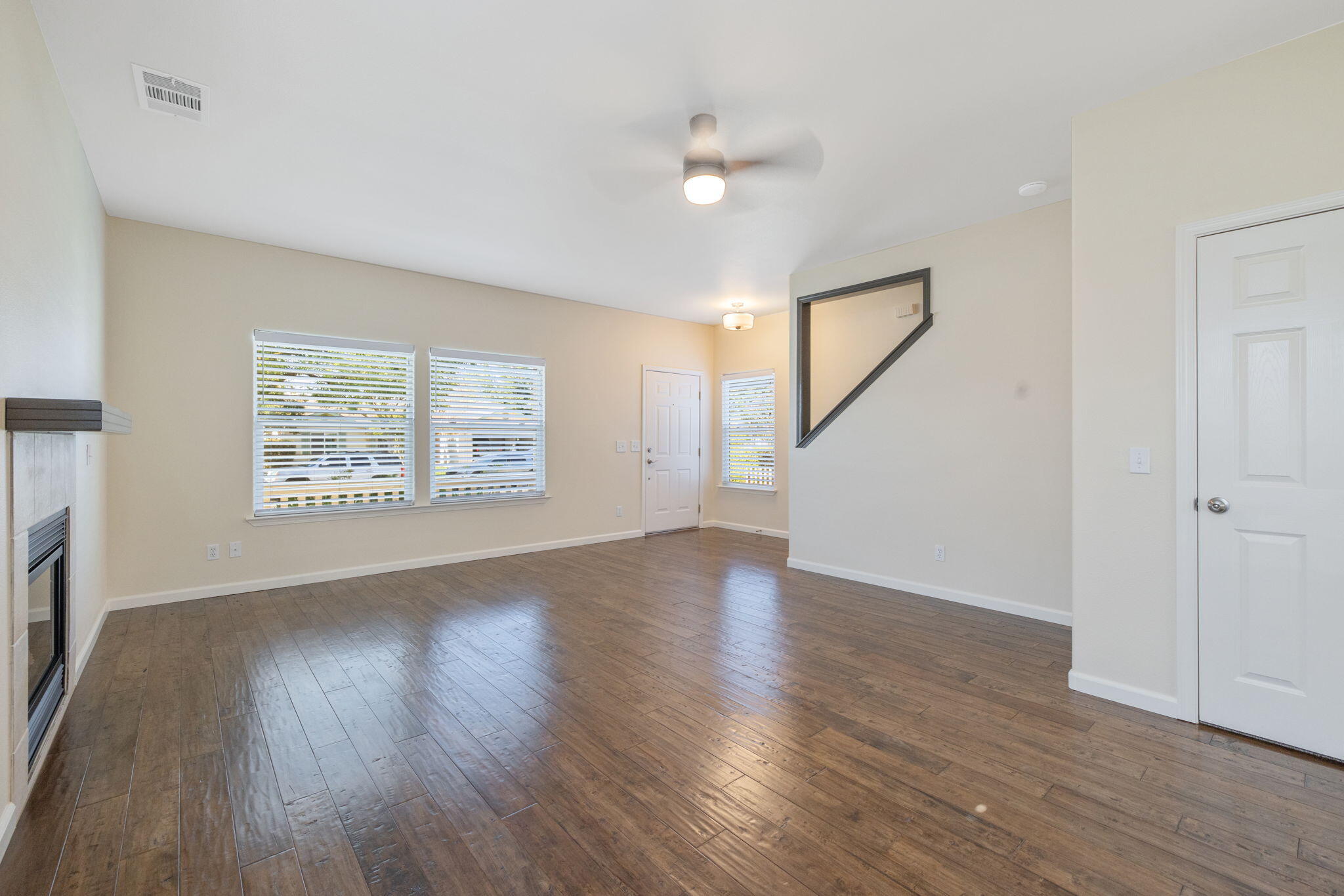 1155 Meadow Ave, Exeter, CA 93221