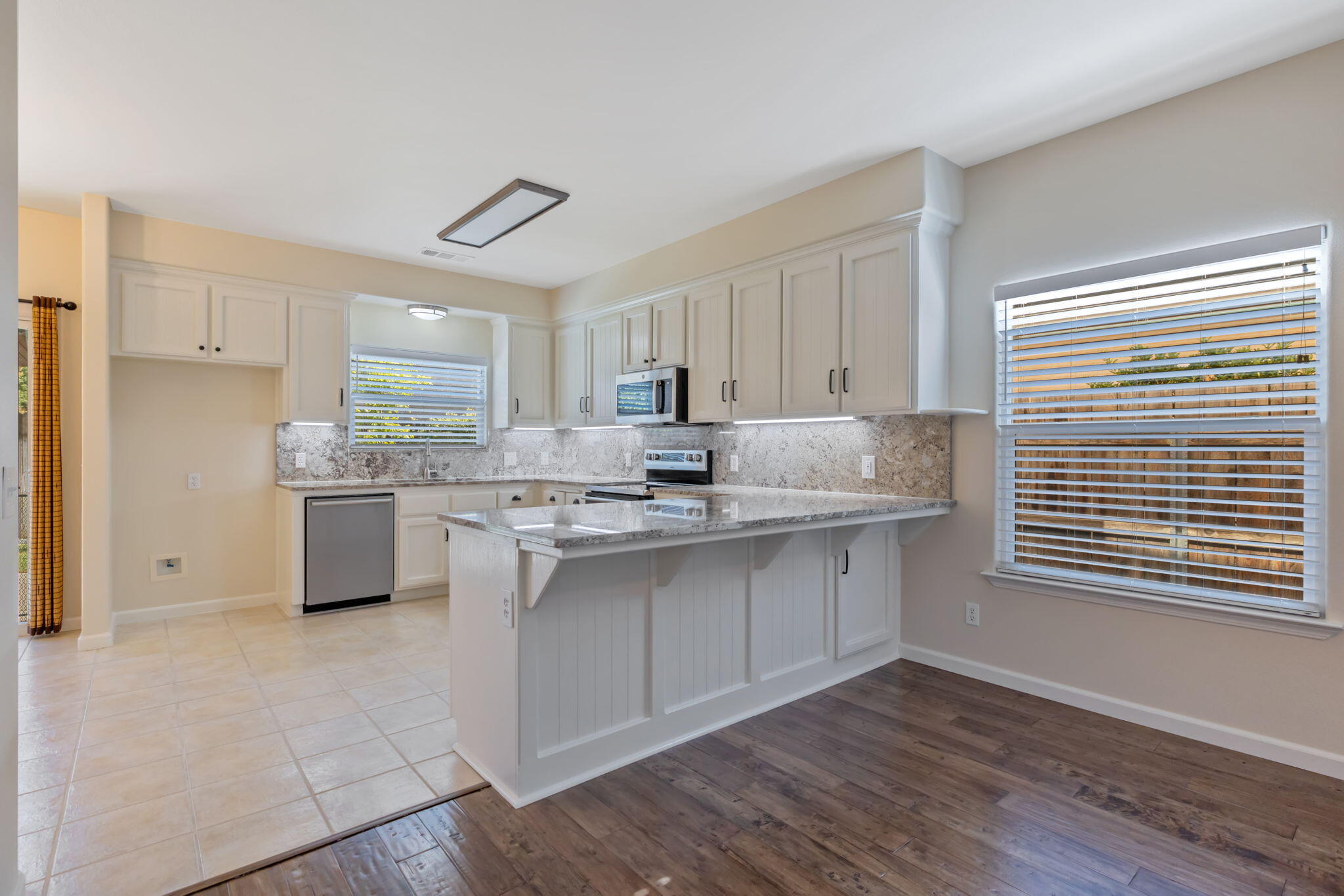 1155 Meadow Ave, Exeter, CA 93221