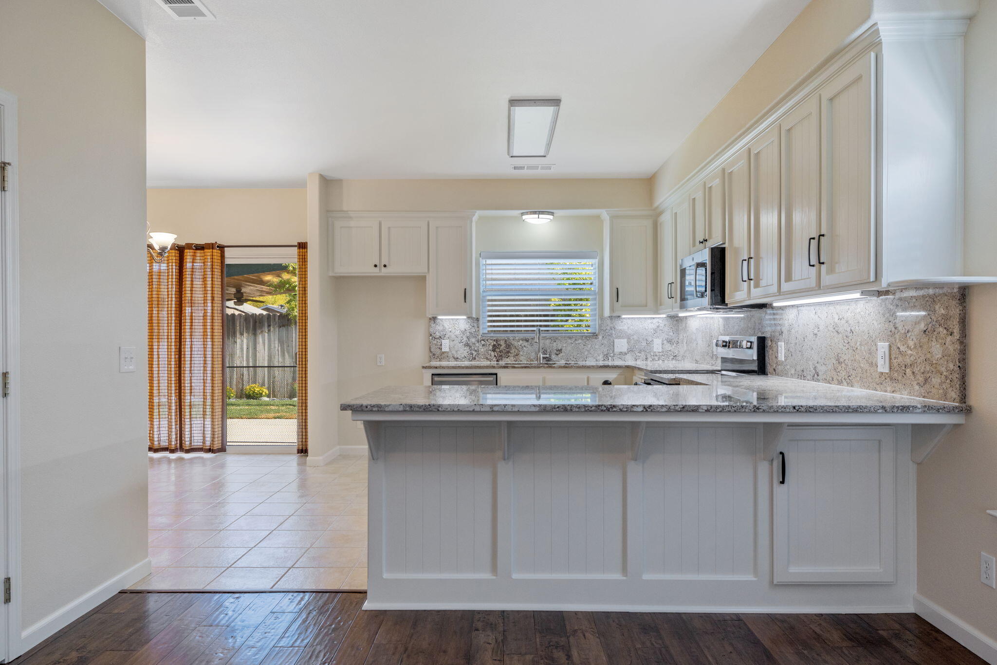 1155 Meadow Ave, Exeter, CA 93221
