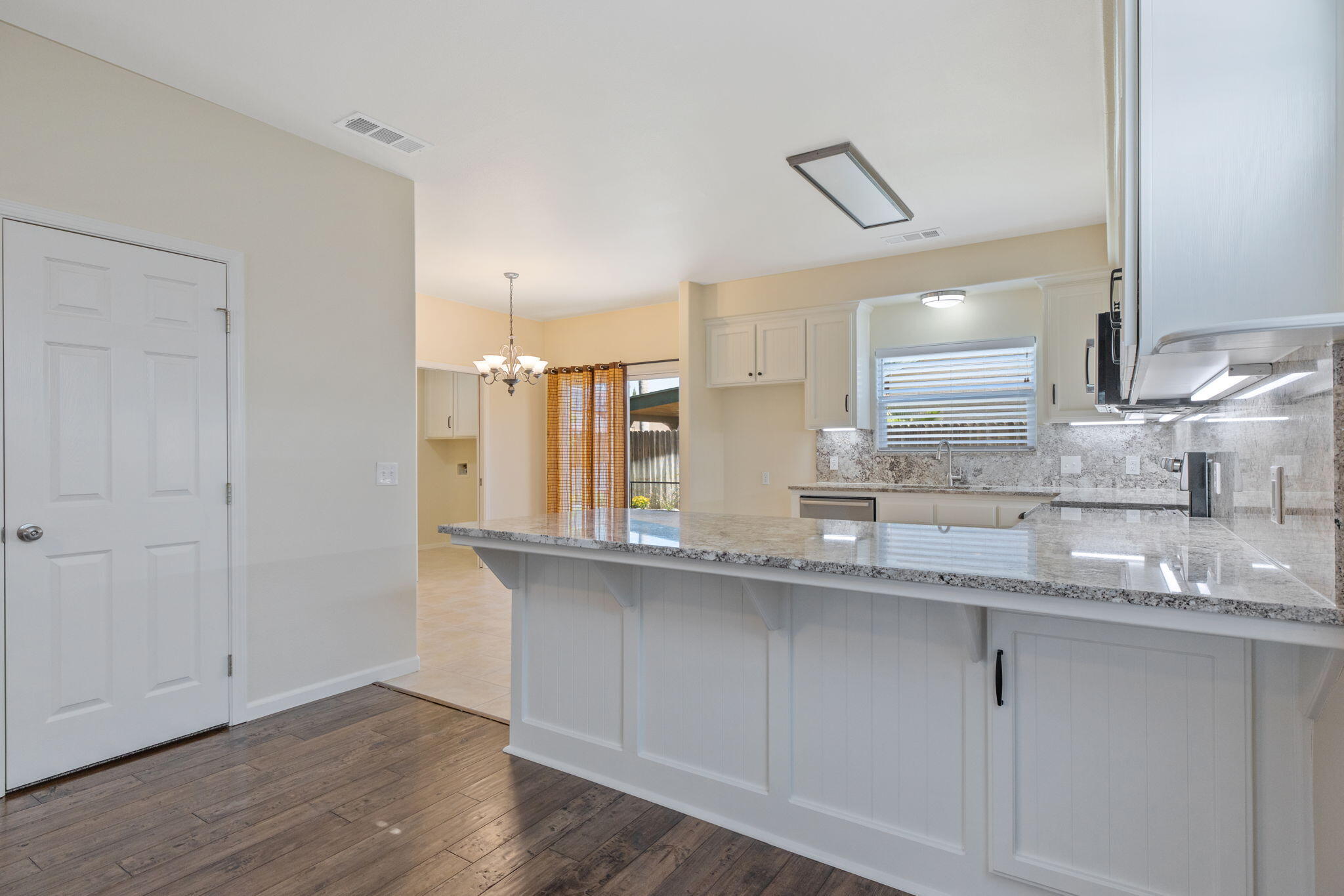 1155 Meadow Ave, Exeter, CA 93221