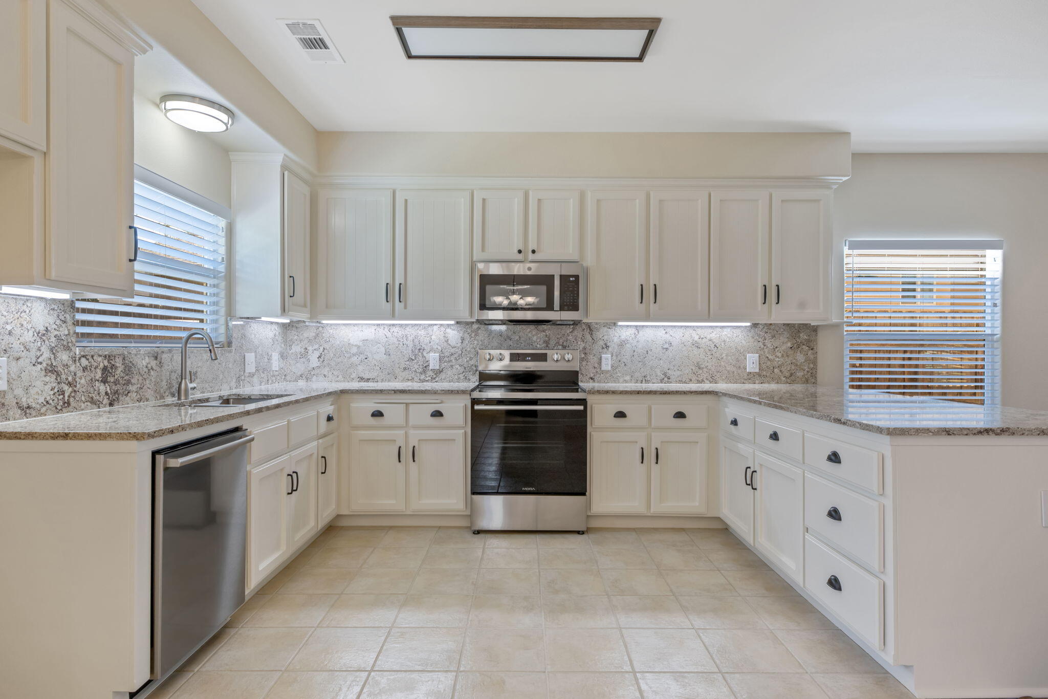 1155 Meadow Ave, Exeter, CA 93221