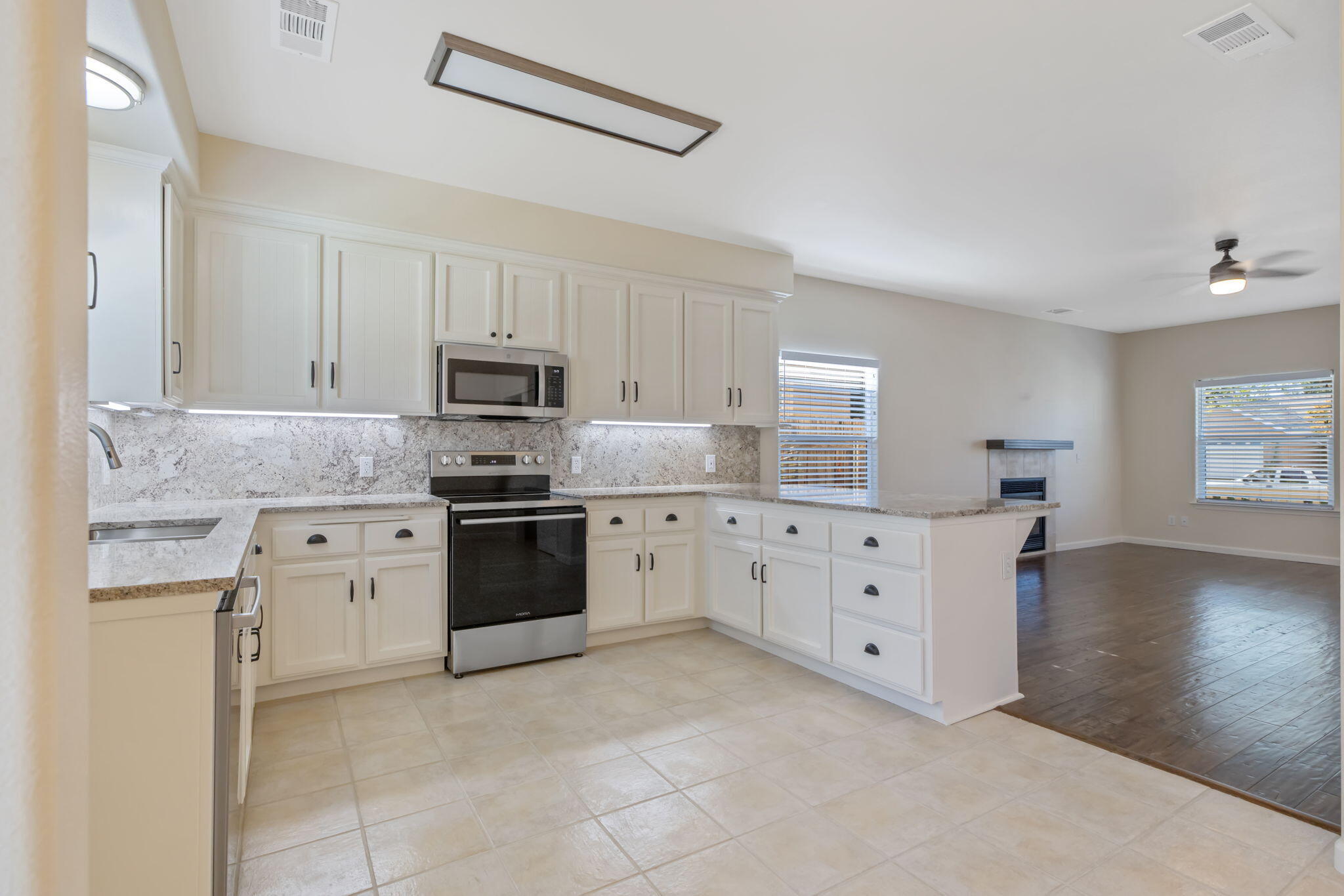 1155 Meadow Ave, Exeter, CA 93221