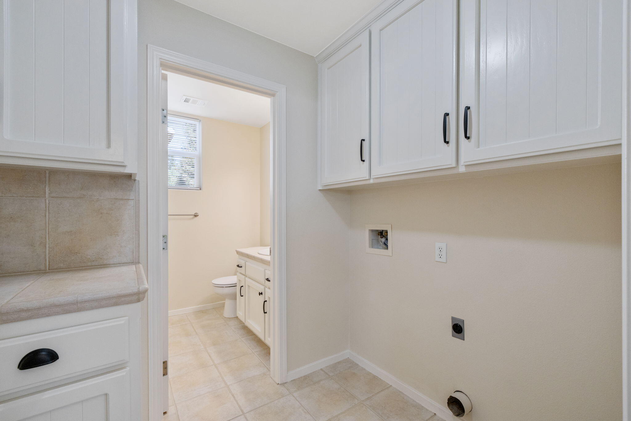 1155 Meadow Ave, Exeter, CA 93221