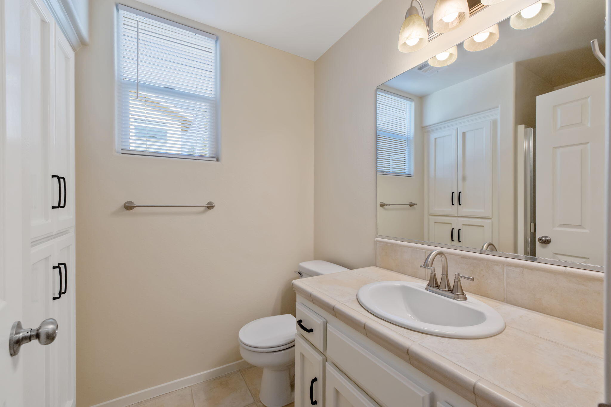 1155 Meadow Ave, Exeter, CA 93221