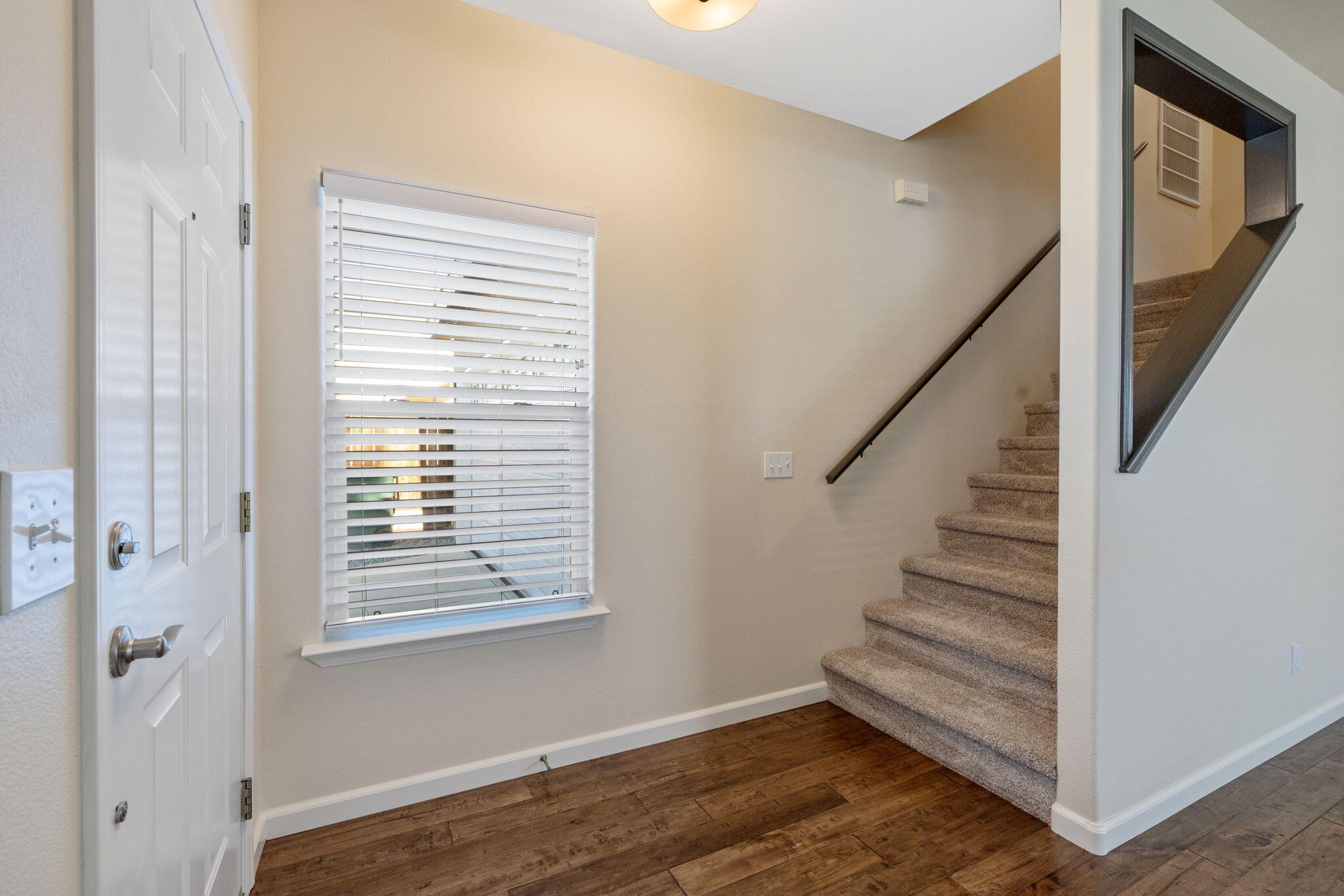 1155 Meadow Ave, Exeter, CA 93221