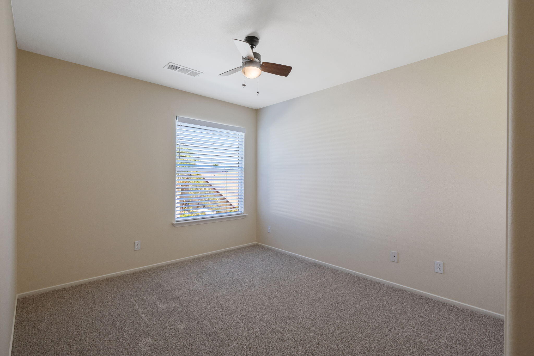 1155 Meadow Ave, Exeter, CA 93221
