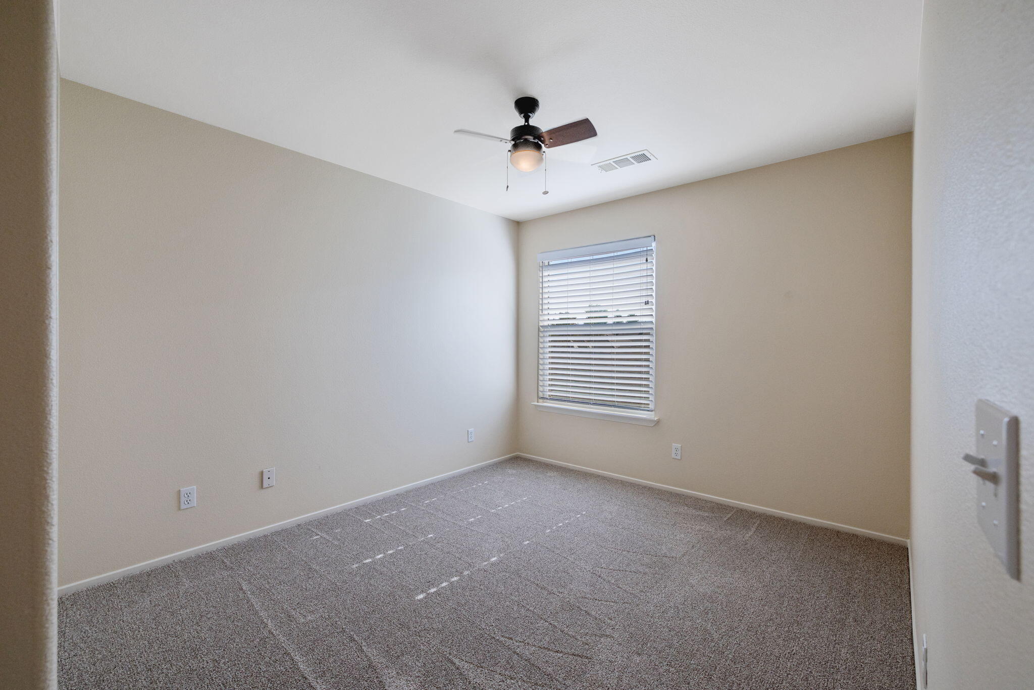 1155 Meadow Ave, Exeter, CA 93221