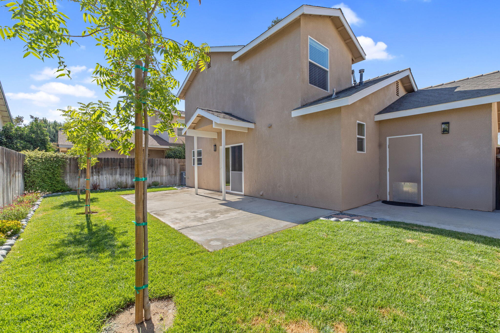 1155 Meadow Ave, Exeter, CA 93221