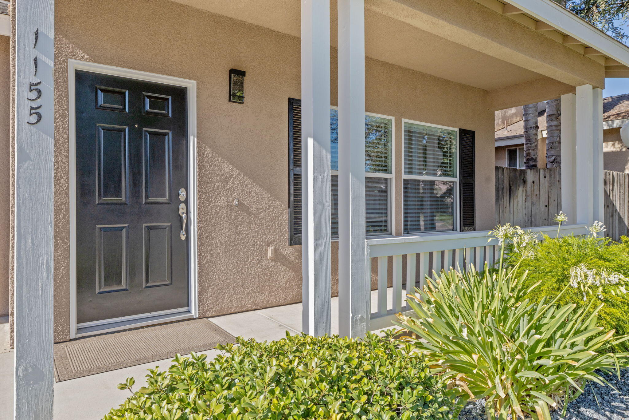 1155 Meadow Ave, Exeter, CA 93221
