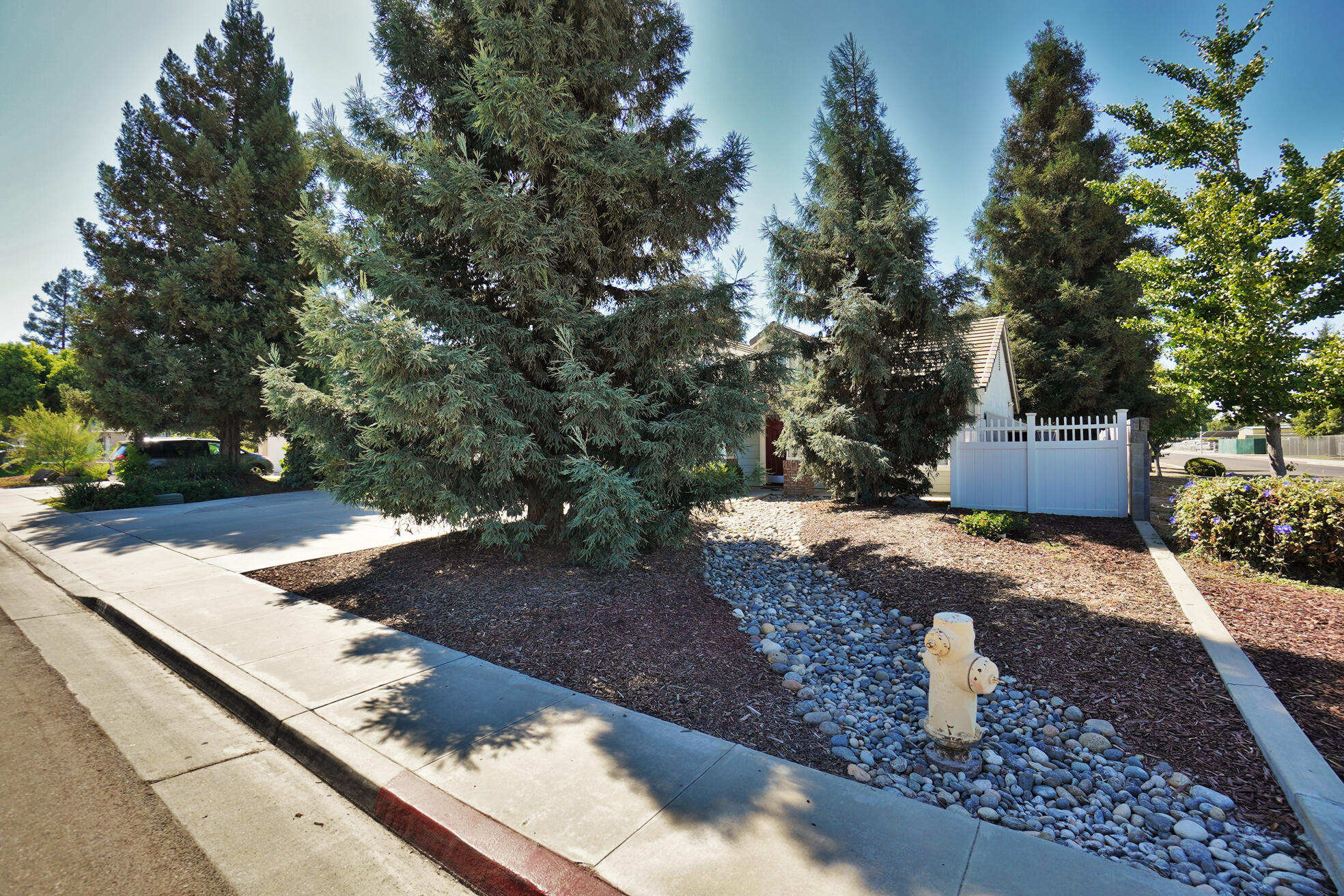 4833 W Ashland Ave, Visalia, CA 93277