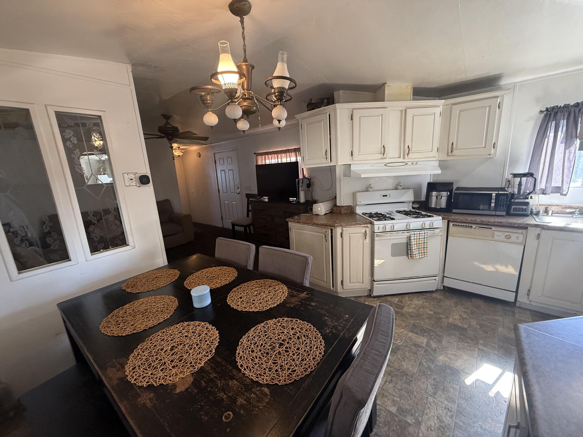 900 E Rankin Rd #27, Tulare, CA 93274
