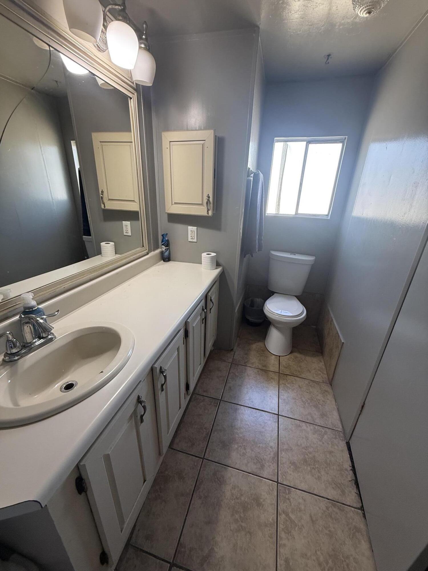 900 E Rankin Rd #27, Tulare, CA 93274