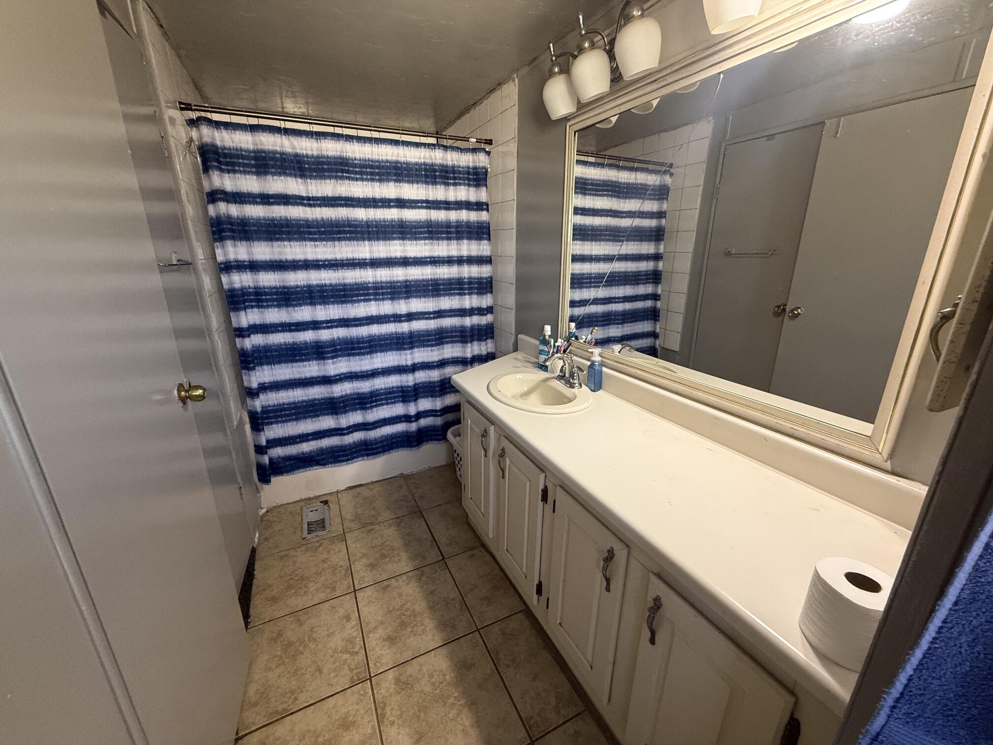 900 E Rankin Rd #27, Tulare, CA 93274