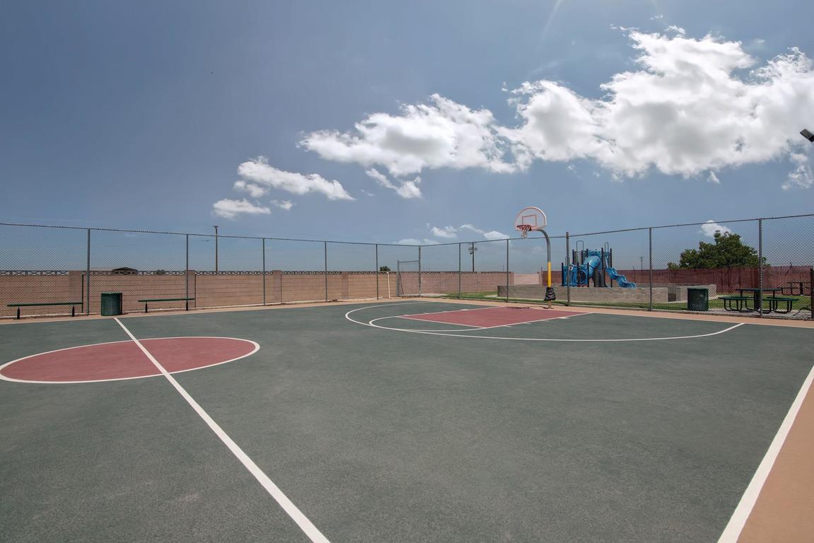 900 E Rankin Rd #27, Tulare, CA 93274