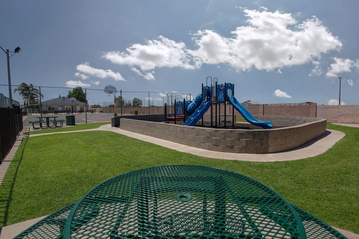 900 E Rankin Rd #27, Tulare, CA 93274
