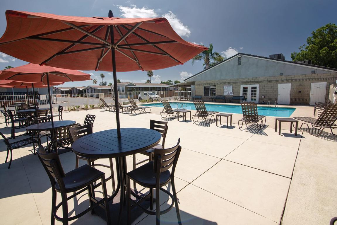 900 E Rankin Rd #27, Tulare, CA 93274