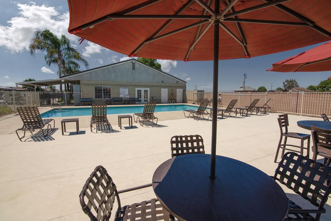 900 E Rankin Rd #27, Tulare, CA 93274