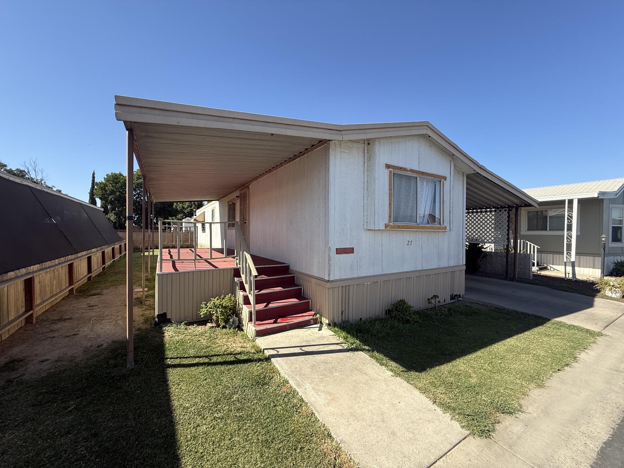 900 E Rankin Rd #27, Tulare, CA 93274