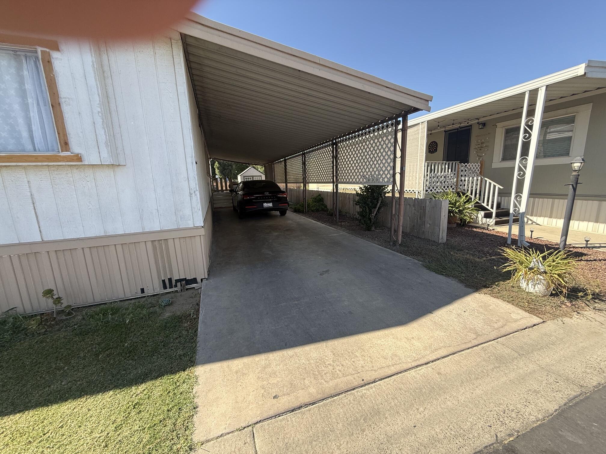 900 E Rankin Rd #27, Tulare, CA 93274